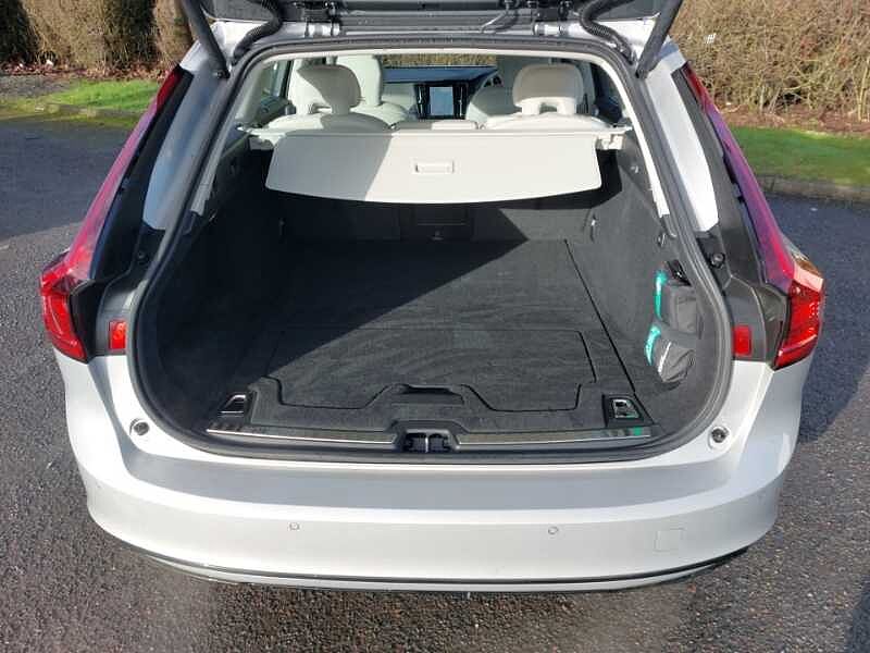 Volvo V90 Plus, T6 AWD Plug-in hybrid, Electric/Petrol, Dark