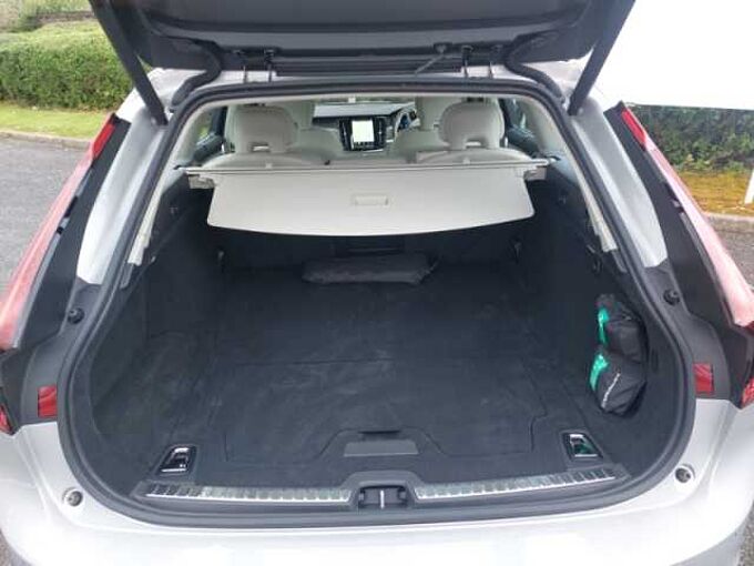 Volvo V90 Plus, T6 AWD Plug-in hybrid, Electric/Petrol, Dark