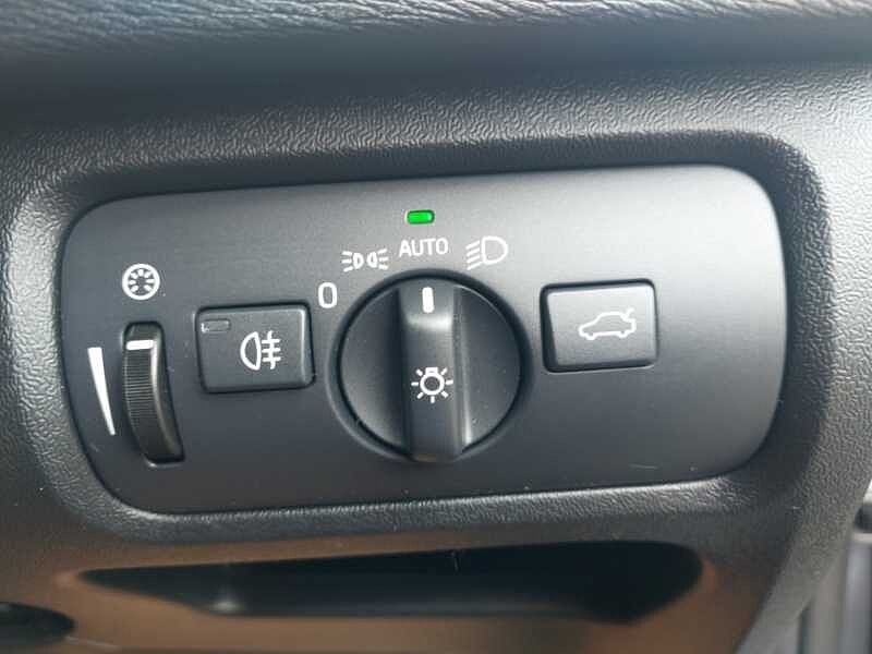 Volvo V40 T3 R-Design Pro Automatic