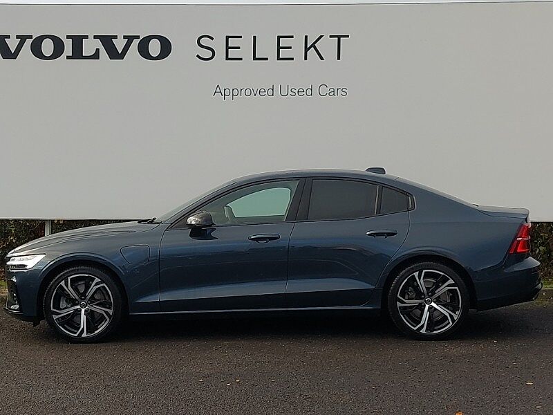 Volvo S60 Recharge Plus, T8 AWD plug-in hybrid, Electric/Petrol, Dark