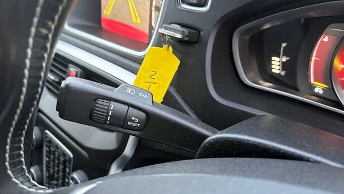 Volvo V40 T3 R-Design Pro Manual