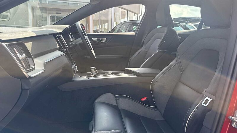 Volvo S60 R-Design, B5 mild hybrid