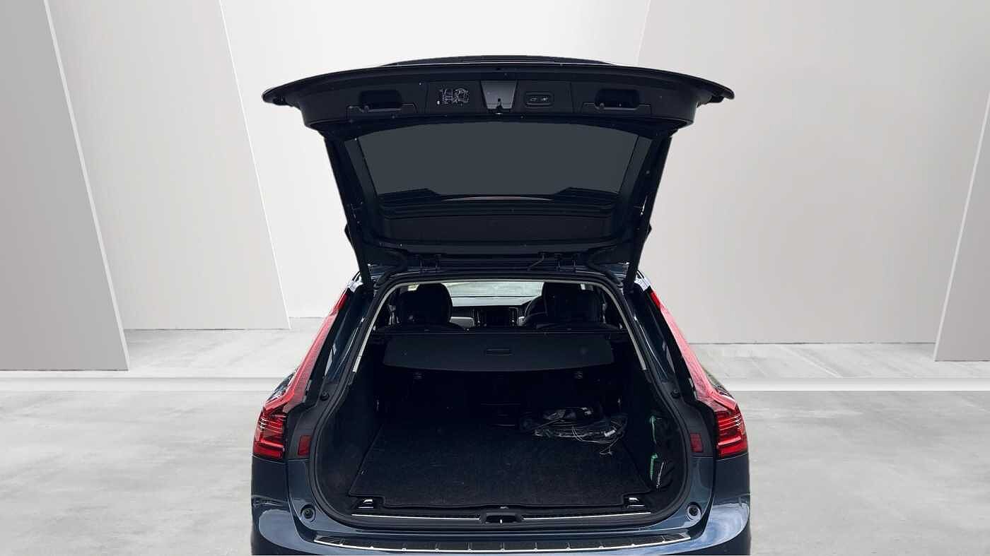 Volvo V90 T6 Recharge Plus AWD (Dark Tints, 360 Camera, Harman Kardon)