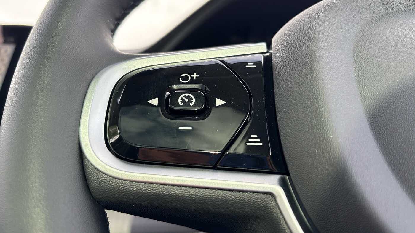 Volvo XC90 Ultra, T8 AWD Plug-in hybrid, Electric/Petrol, Dark, 7 Seats