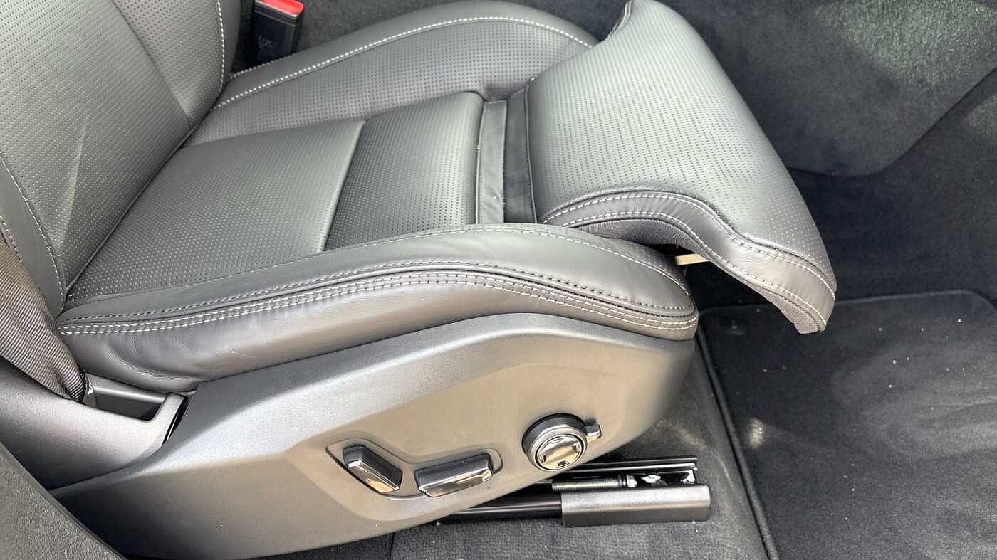 Volvo XC90 Ultra, T8 AWD Plug-in hybrid, Electric/Petrol, Dark, 7 Seats