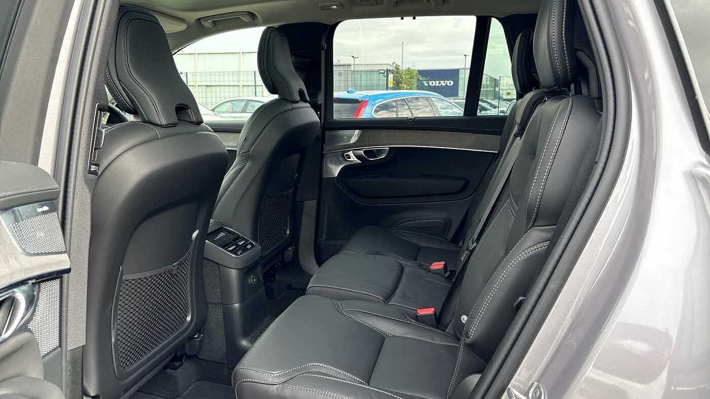 Volvo XC90 Ultra, T8 AWD Plug-in hybrid, Electric/Petrol, Dark, 7 Seats