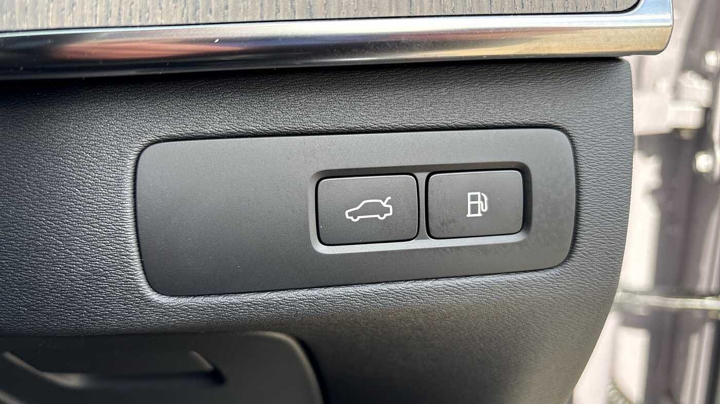 Volvo XC90 Ultra, T8 AWD Plug-in hybrid, Electric/Petrol, Dark, 7 Seats