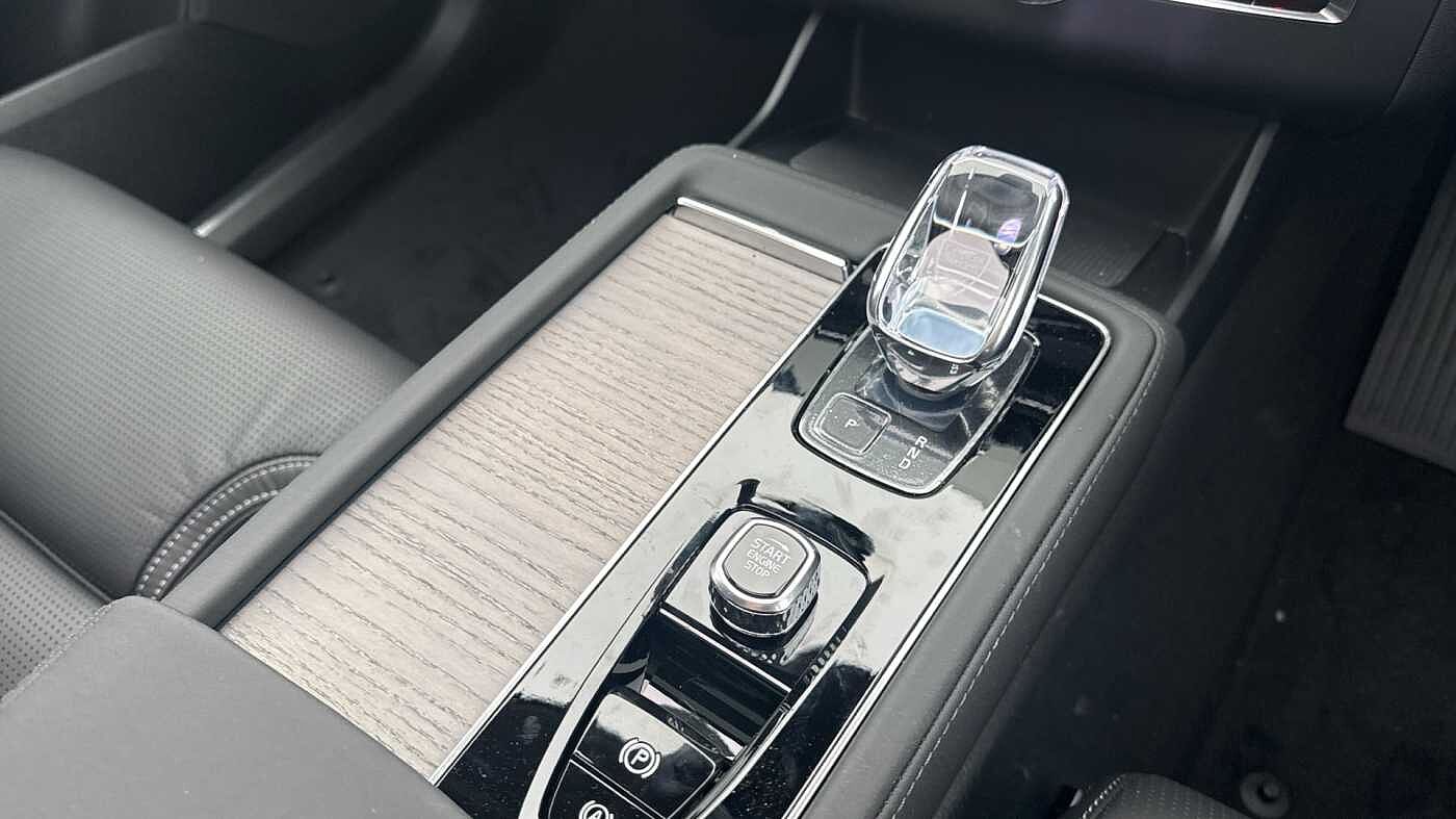 Volvo XC90 Ultra, T8 AWD Plug-in hybrid, Electric/Petrol, Dark, 7 Seats