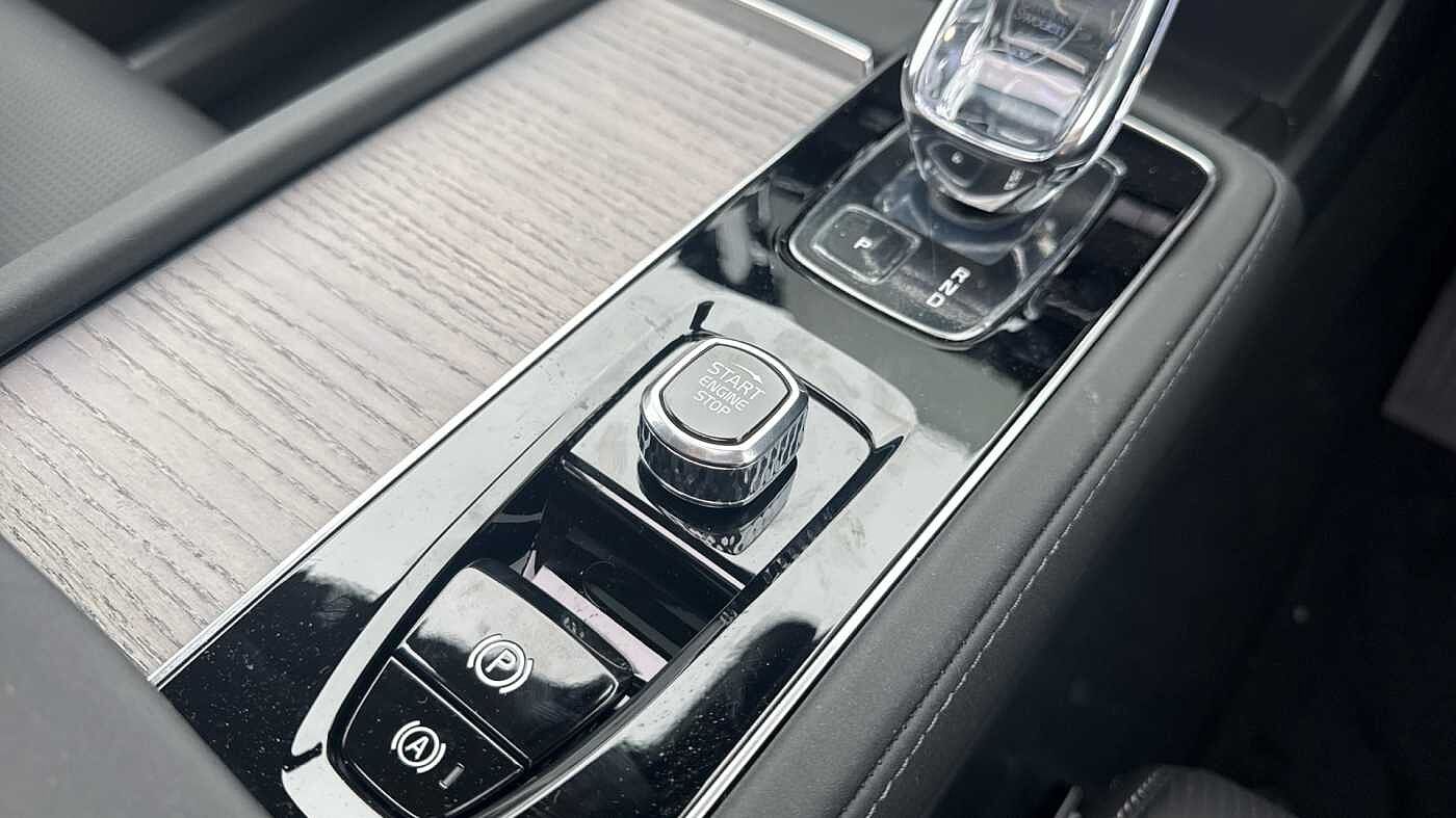 Volvo XC90 Ultra, T8 AWD Plug-in hybrid, Electric/Petrol, Dark, 7 Seats