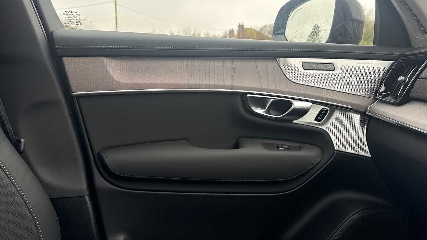 Volvo XC90 Ultra, T8 AWD Plug-in hybrid, Electric/Petrol, Dark, 7 Seats