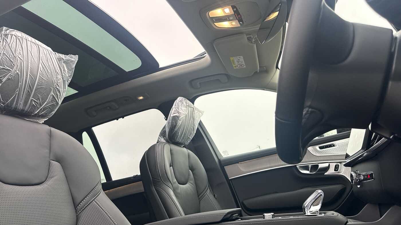 Volvo XC90 Ultra, T8 AWD Plug-in hybrid, Electric/Petrol, Dark, 7 Seats