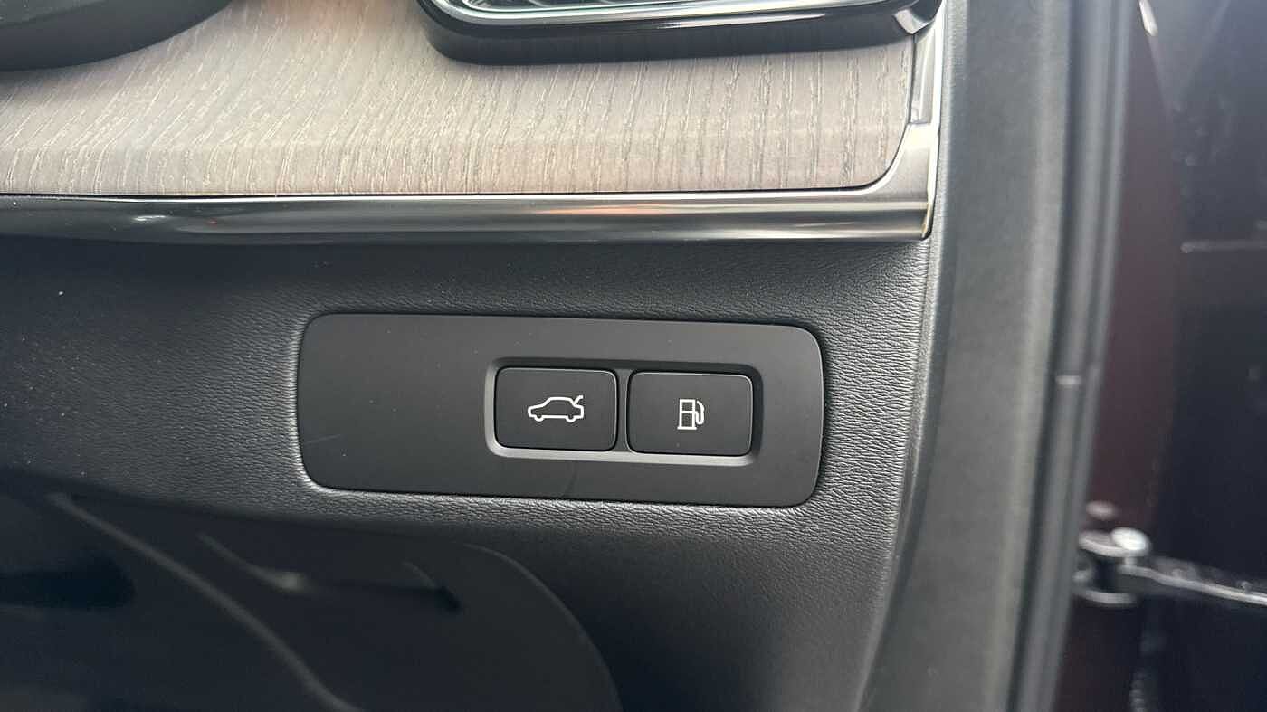 Volvo XC90 Ultra, T8 AWD Plug-in hybrid, Electric/Petrol, Dark, 7 Seats
