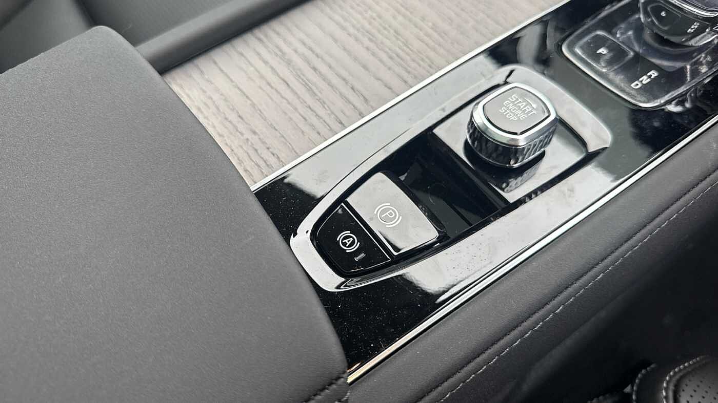 Volvo XC90 Ultra, T8 AWD Plug-in hybrid, Electric/Petrol, Dark, 7 Seats