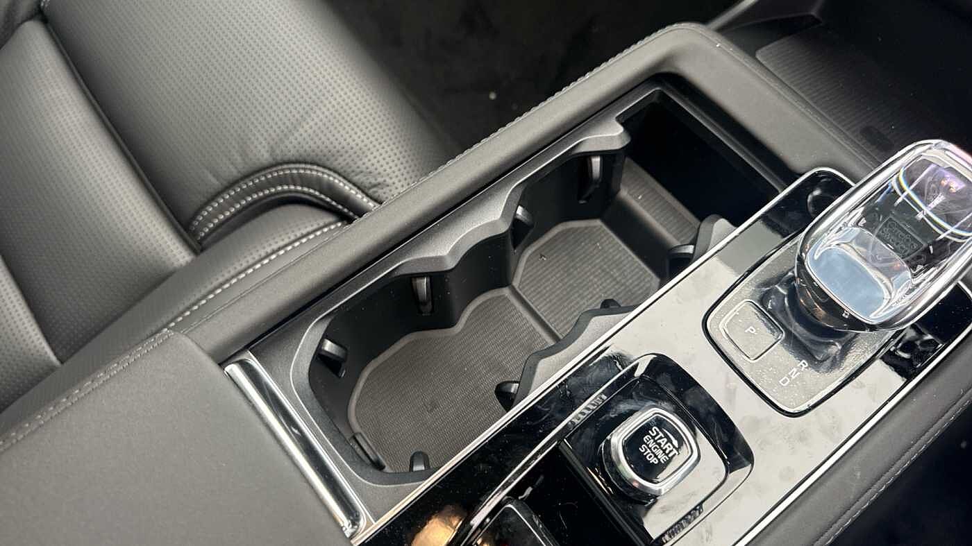 Volvo XC90 Ultra, T8 AWD Plug-in hybrid, Electric/Petrol, Dark, 7 Seats