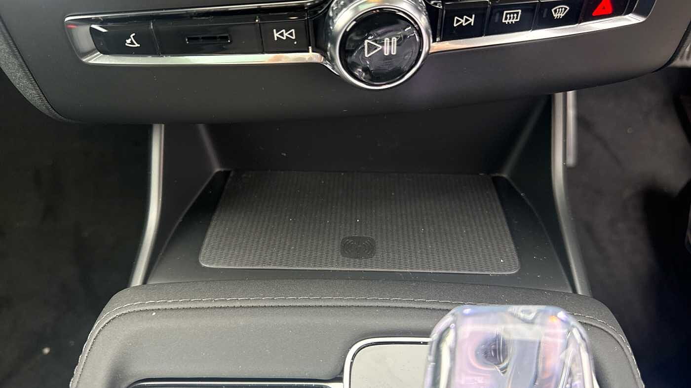 Volvo XC90 Ultra, T8 AWD Plug-in hybrid, Electric/Petrol, Dark, 7 Seats