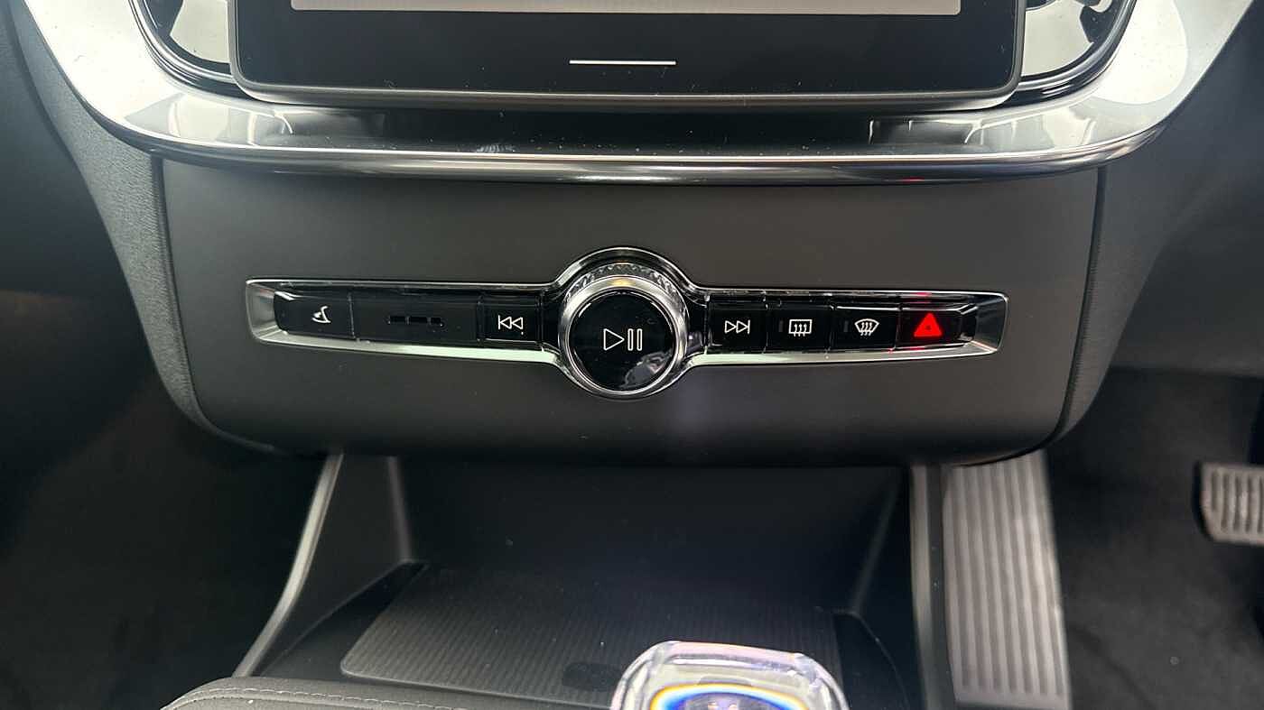 Volvo XC90 Ultra, T8 AWD Plug-in hybrid, Electric/Petrol, Dark, 7 Seats