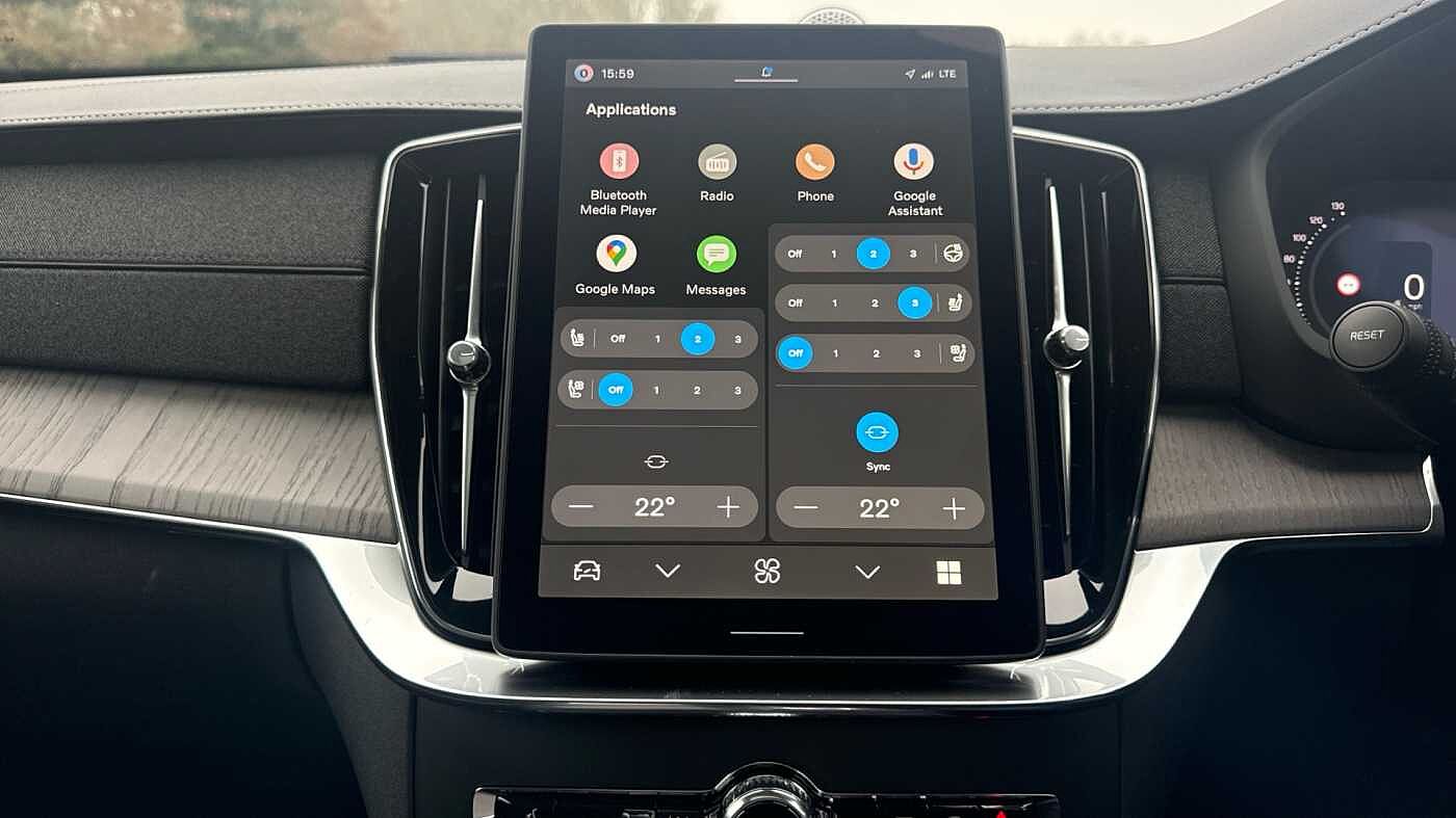 Volvo XC90 Ultra, T8 AWD Plug-in hybrid, Electric/Petrol, Dark, 7 Seats