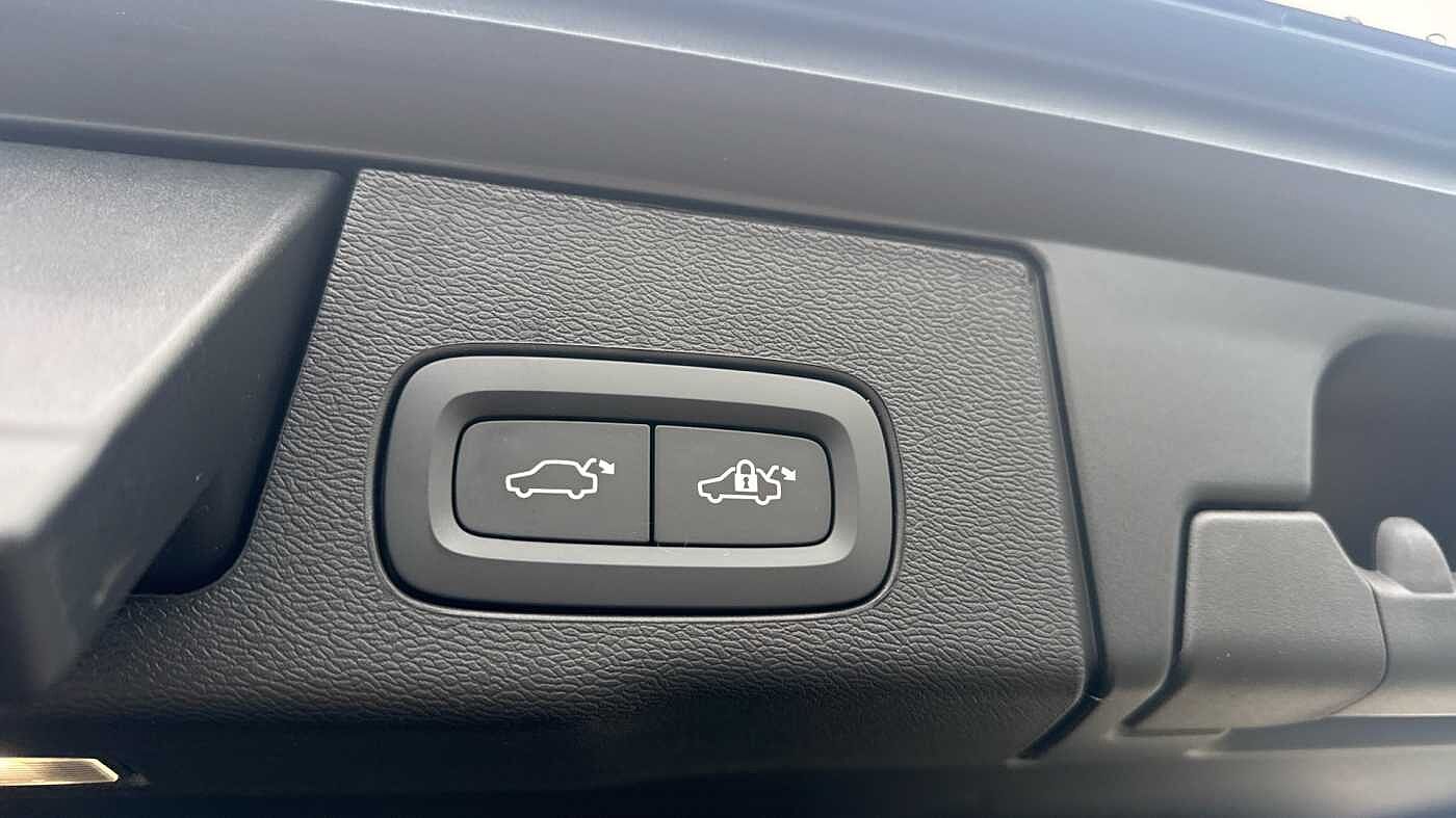 Volvo XC60 Black Edition Ultra, T8 AWD Plug-in hybrid, Electric/Petrol