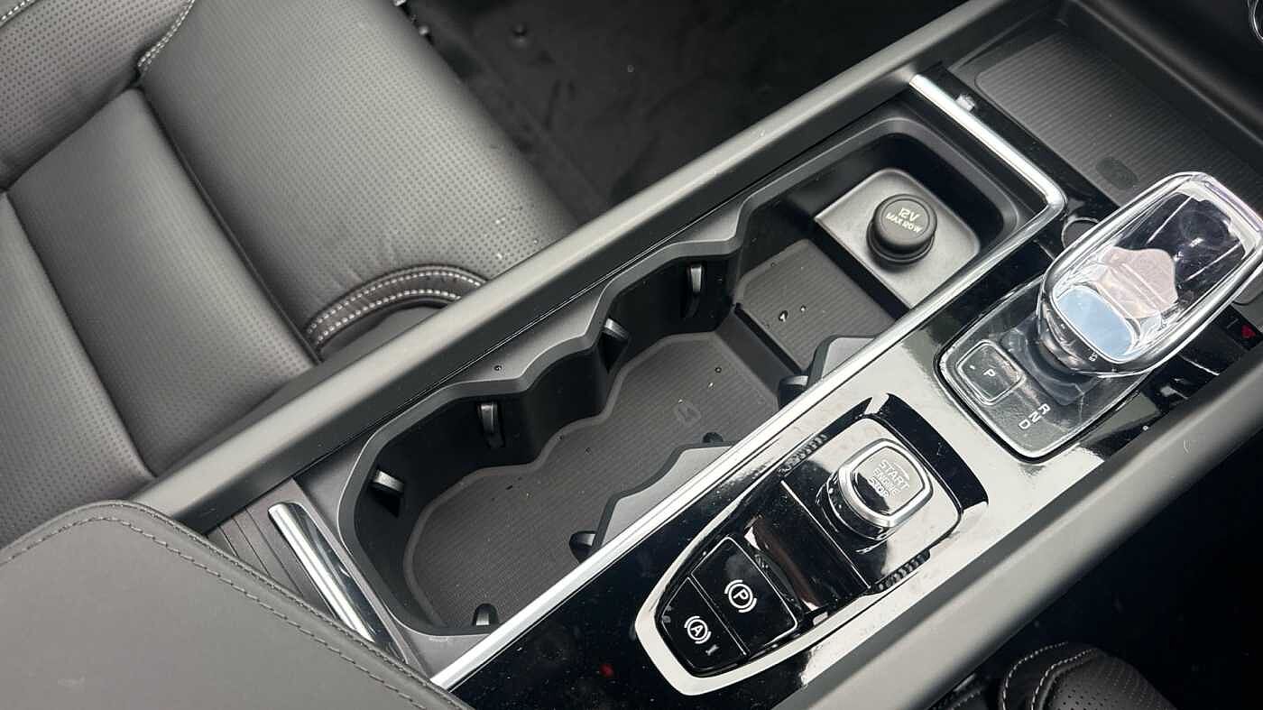 Volvo XC60 Black Edition Ultra, T8 AWD Plug-in hybrid, Electric/Petrol