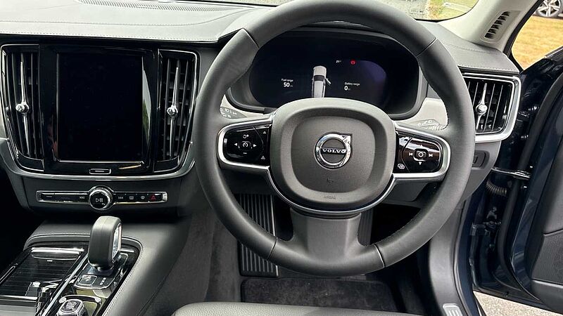 Volvo V90 Plus, T6 AWD Plug-in hybrid, Electric/Petrol, Dark