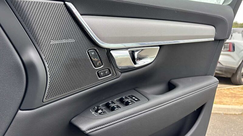 Volvo V90 Plus, T6 AWD Plug-in hybrid, Electric/Petrol, Dark