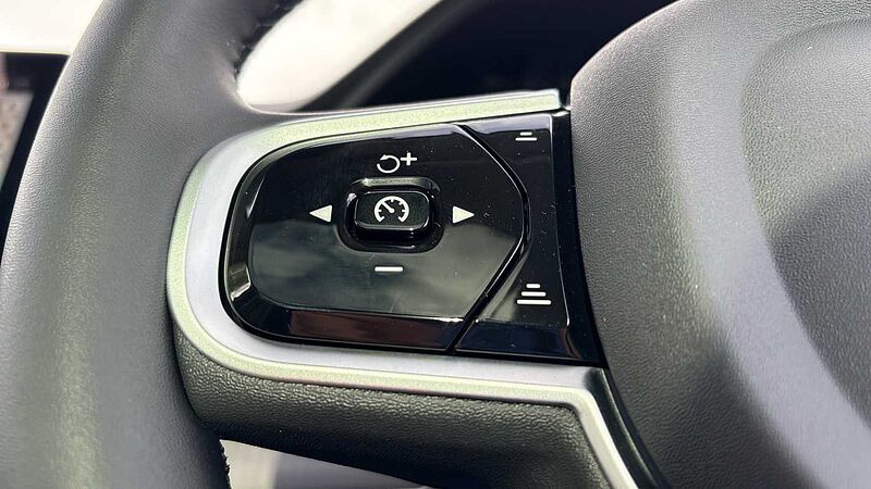 Volvo XC90 Ultra, T8 AWD Plug-in hybrid, Electric/Petrol, Dark, 7 Seats