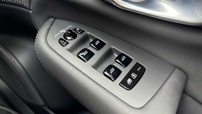 Volvo XC90 Ultra, T8 AWD Plug-in hybrid, Electric/Petrol, Dark, 7 Seats