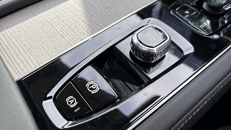 Volvo XC90 Ultra, T8 AWD Plug-in hybrid, Electric/Petrol, Dark, 7 Seats