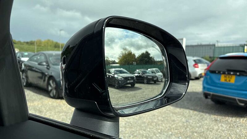 Volvo XC90 Ultra, T8 AWD Plug-in hybrid, Electric/Petrol, Dark, 7 Seats