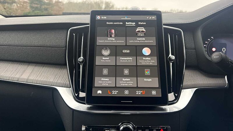 Volvo XC90 Ultra, T8 AWD Plug-in hybrid, Electric/Petrol, Dark, 7 Seats