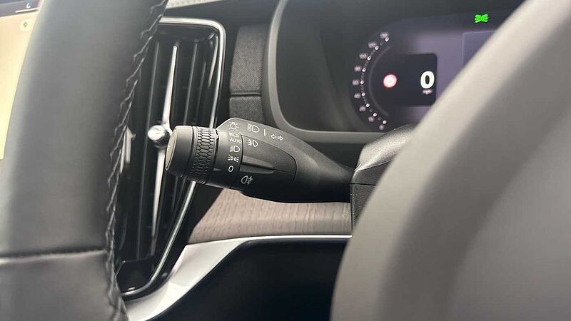 Volvo XC90 Ultra, T8 AWD Plug-in hybrid, Electric/Petrol, Dark, 7 Seats