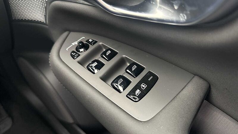 Volvo XC90 Ultra, T8 AWD Plug-in hybrid, Electric/Petrol, Dark, 7 Seats