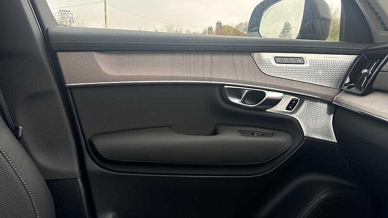 Volvo XC90 Ultra, T8 AWD Plug-in hybrid, Electric/Petrol, Dark, 7 Seats