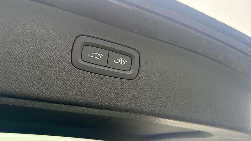 Volvo XC90 Ultra, T8 AWD Plug-in hybrid, Electric/Petrol, Dark, 7 Seats