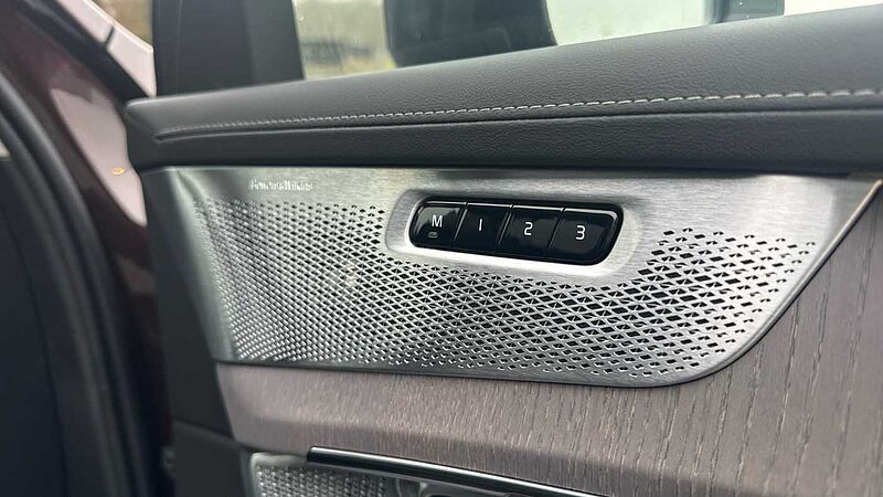 Volvo XC90 Ultra, T8 AWD Plug-in hybrid, Electric/Petrol, Dark, 7 Seats