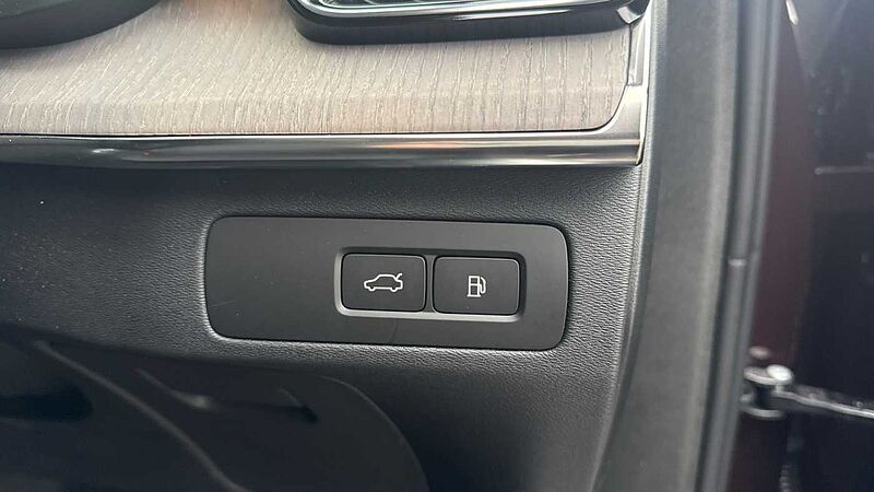Volvo XC90 Ultra, T8 AWD Plug-in hybrid, Electric/Petrol, Dark, 7 Seats