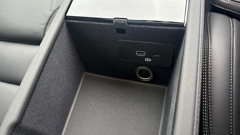 Volvo XC90 Ultra, T8 AWD Plug-in hybrid, Electric/Petrol, Dark, 7 Seats