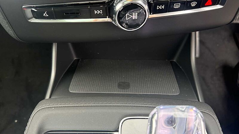 Volvo XC90 Ultra, T8 AWD Plug-in hybrid, Electric/Petrol, Dark, 7 Seats