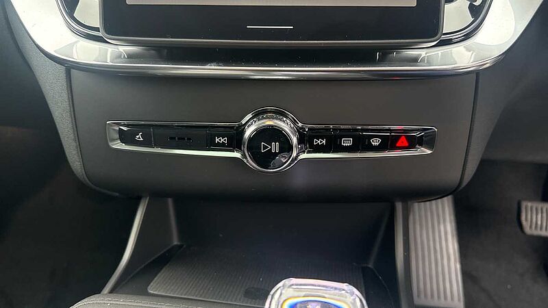 Volvo XC90 Ultra, T8 AWD Plug-in hybrid, Electric/Petrol, Dark, 7 Seats