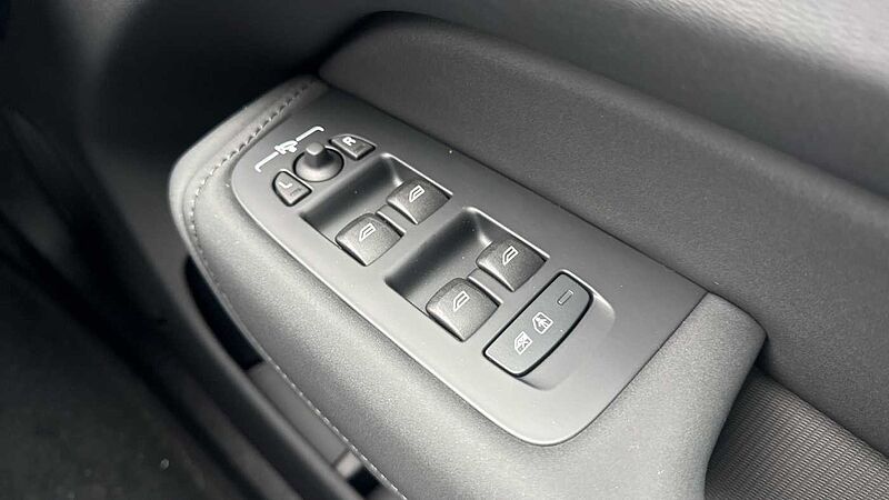 Volvo XC60 Black Edition Ultra, T8 AWD Plug-in hybrid, Electric/Petrol