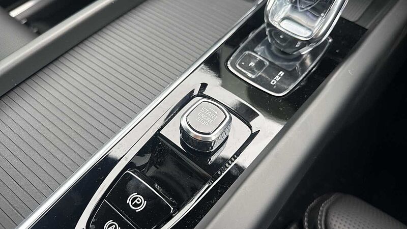 Volvo XC60 Black Edition Ultra, T8 AWD Plug-in hybrid, Electric/Petrol