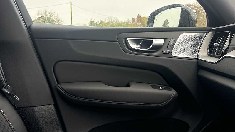 Volvo XC60 Black Edition Ultra, T8 AWD Plug-in hybrid, Electric/Petrol