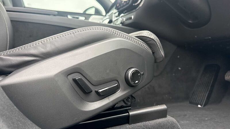 Volvo XC60 Black Edition Ultra, T8 AWD Plug-in hybrid, Electric/Petrol