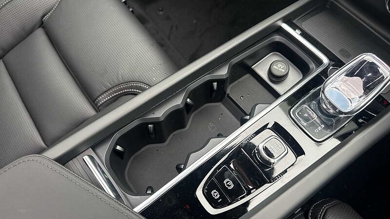 Volvo XC60 Black Edition Ultra, T8 AWD Plug-in hybrid, Electric/Petrol