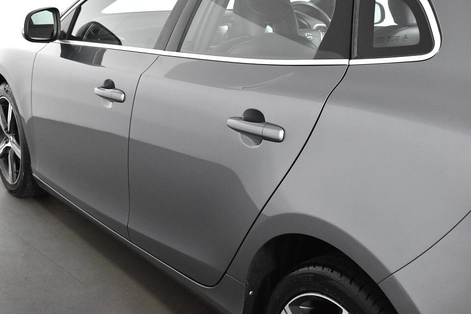 Volvo V40 T2 R-Design Manual