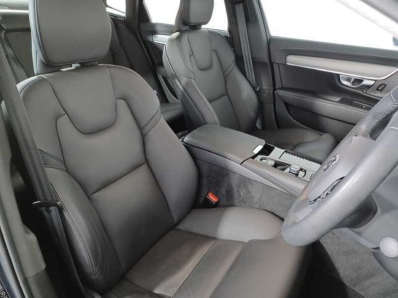 Volvo S90 Recharge Plus, T8 AWD plug-in hybrid, Electric/Petrol, Bright