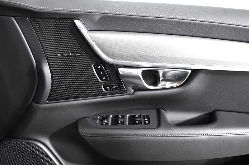 Volvo S90 Recharge Plus, T8 AWD plug-in hybrid, Electric/Petrol, Bright