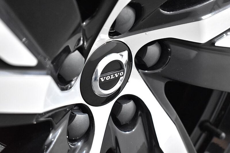 Volvo S90 Recharge Plus, T8 AWD plug-in hybrid, Electric/Petrol, Bright