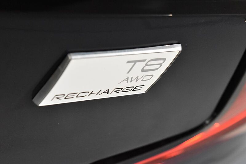 Volvo S90 Recharge Plus, T8 AWD plug-in hybrid, Electric/Petrol, Bright