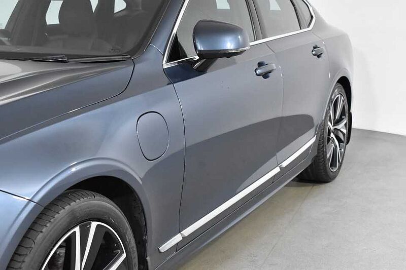 Volvo S90 Recharge Plus, T8 AWD plug-in hybrid, Electric/Petrol, Bright